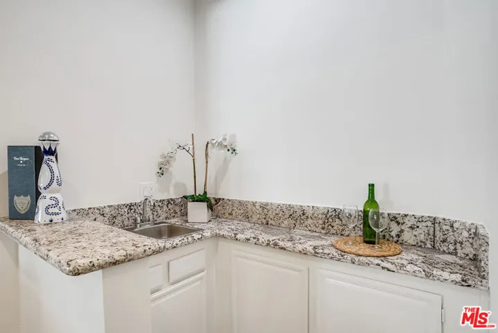 430 N Maple Drive 203, Beverly Hills, California 90210 — photo 4