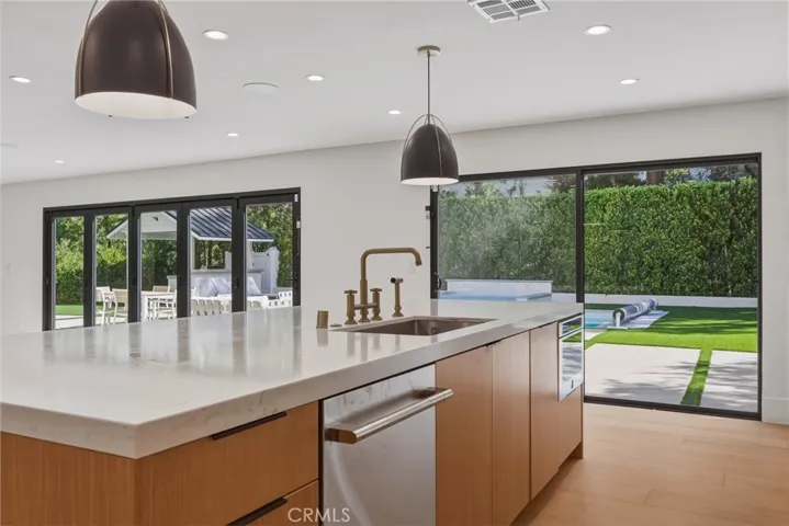 4830 Winnetka Avenue, Woodland Hills, California 91364 — photo 5