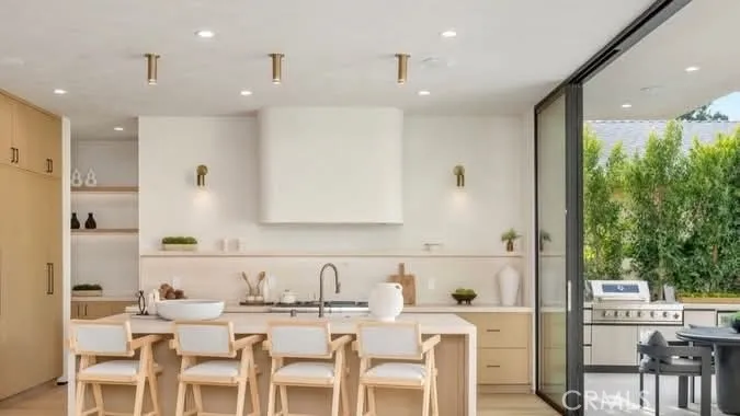15447 Huston, Sherman Oaks, California 91403 — photo 4