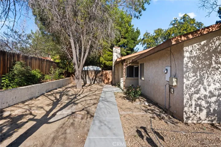 14194 Montecito Drive, Victorville, California 92395 — photo 5