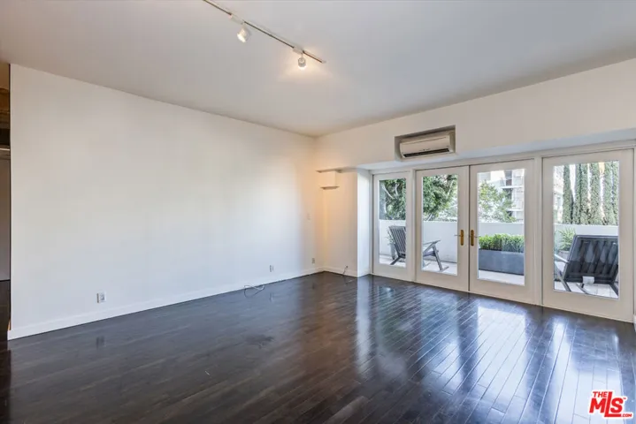 1155 N La Cienega Boulevard 110, West Hollywood, California 90069 — photo 5