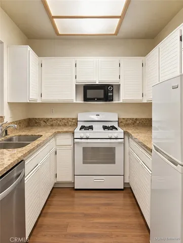 24125 Del Monte, Valencia, California 91355 — photo 4