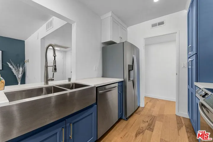 540 Kelton Avenue 501, Los Angeles, California 90024 — photo 5