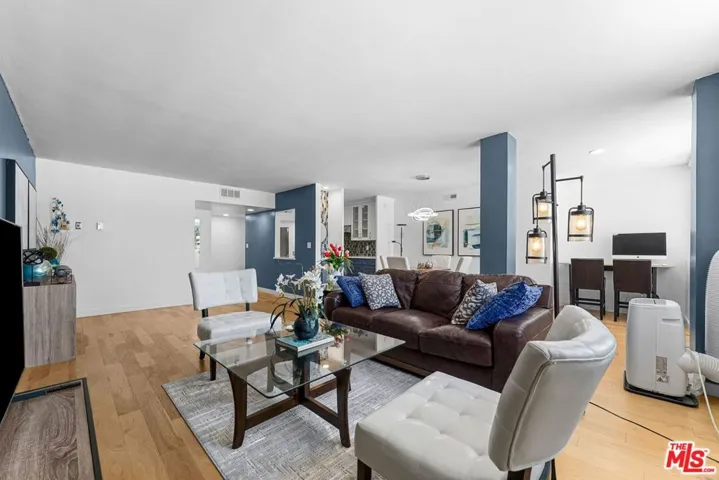 540 Kelton Avenue 501, Los Angeles, California 90024 — photo 4