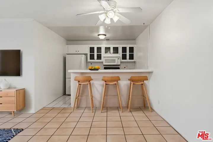 5414 Newcastle Avenue 19, Los Angeles, California 91316 — photo 4