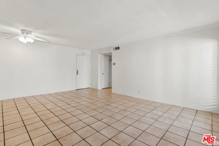 5414 Newcastle Avenue 19, Los Angeles, California 91316 — photo 5