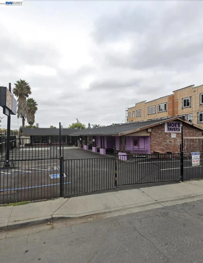 27935 Manon Ave