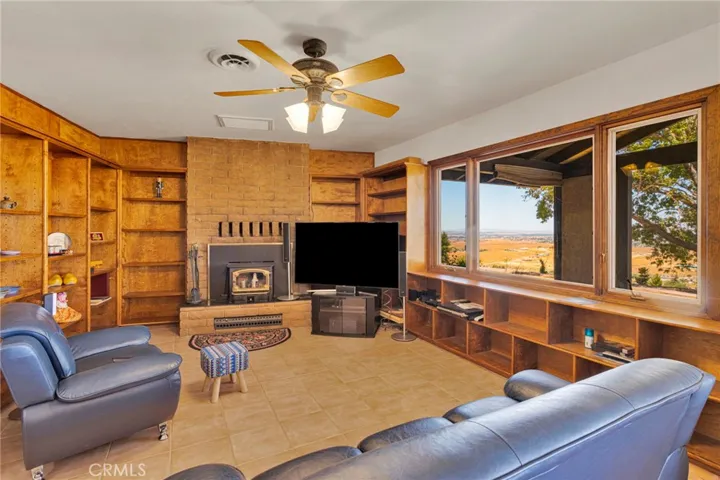 8988 Buena Vista, Apple Valley, California 92308 — photo 4