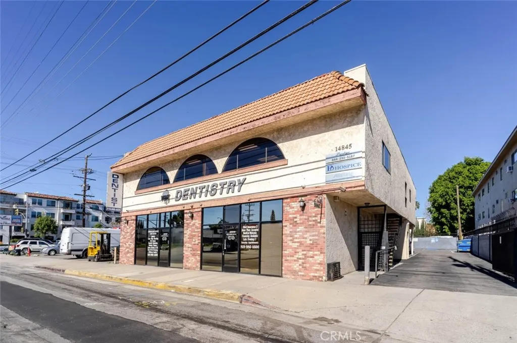 14847 Magnolia Blvd #201