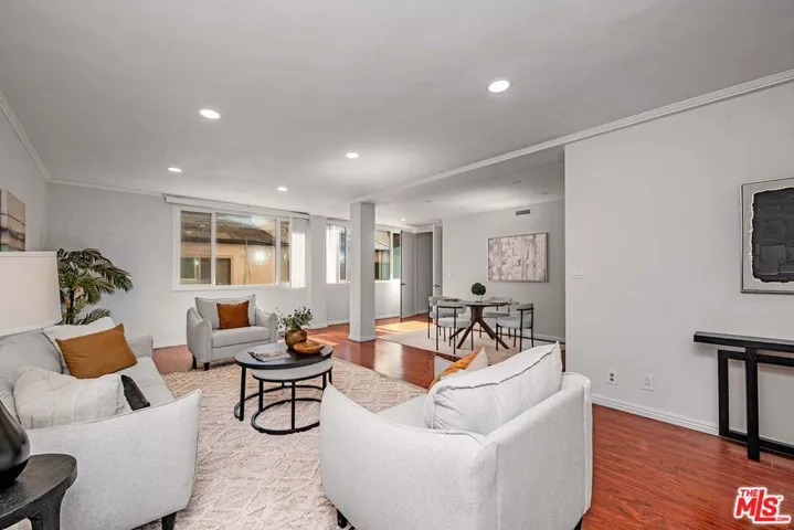 540 Kelton Avenue 105, Los Angeles, California 90024 — photo 5
