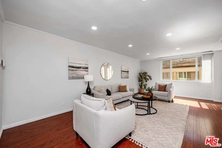 540 Kelton Avenue 105, Los Angeles, California 90024 — photo 4