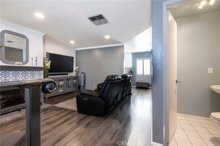 9933 Independence B, Chatsworth, California 91311 — photo 4