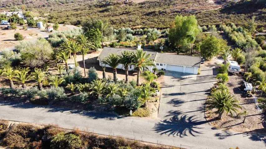 19363 Elizabeth Drive, Valley Center, California 92082 — photo 4