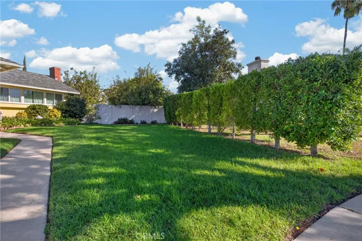 10639 Saloma, San Fernando, California 91345 — photo 5