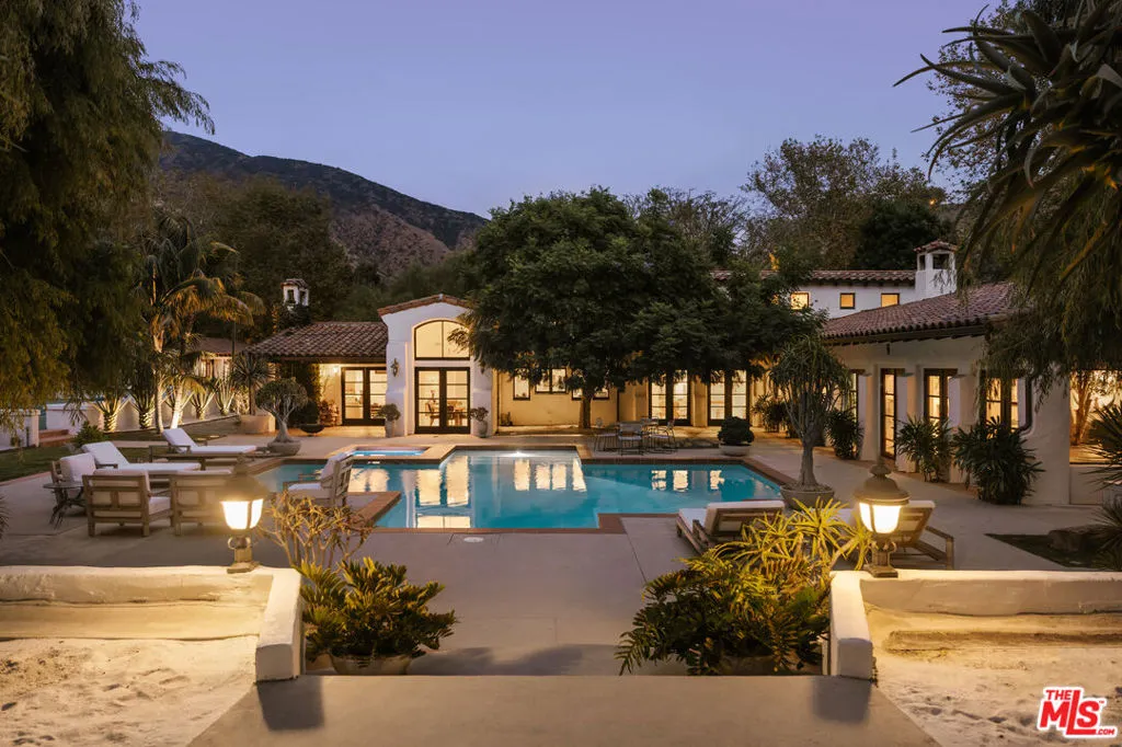 3211 Retreat Ct