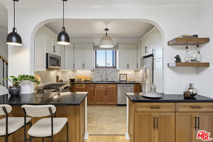 828 N Hudson Avenue 214, Los Angeles, California 90038 — photo 4