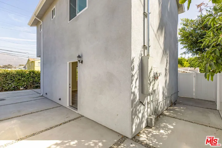713 S Lake Street, Burbank, California 91502 — photo 4
