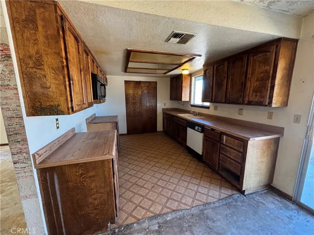 15788 Lindero, Victorville, California 92395 — photo 5