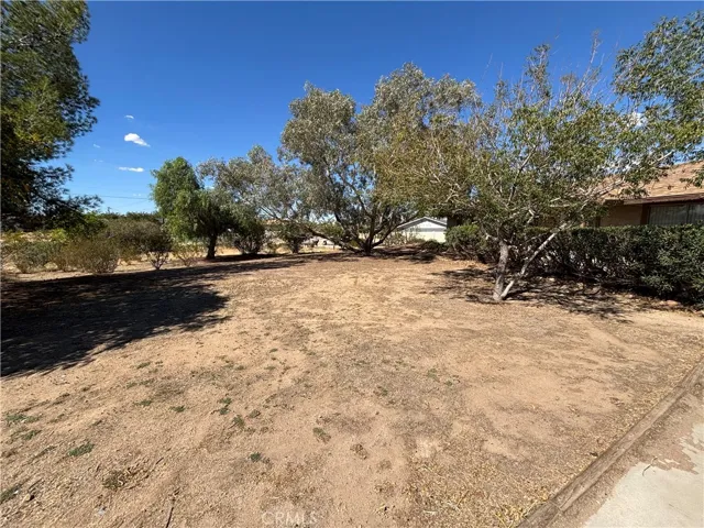 15788 Lindero, Victorville, California 92395 — photo 4