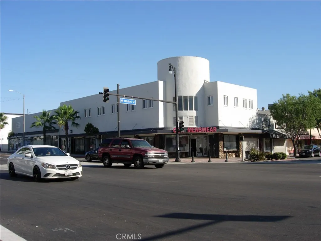 302 E Manchester Blvd