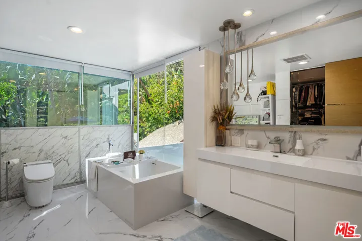 1590 Benedict Canyon Drive, Beverly Hills, California 90210 — photo 5