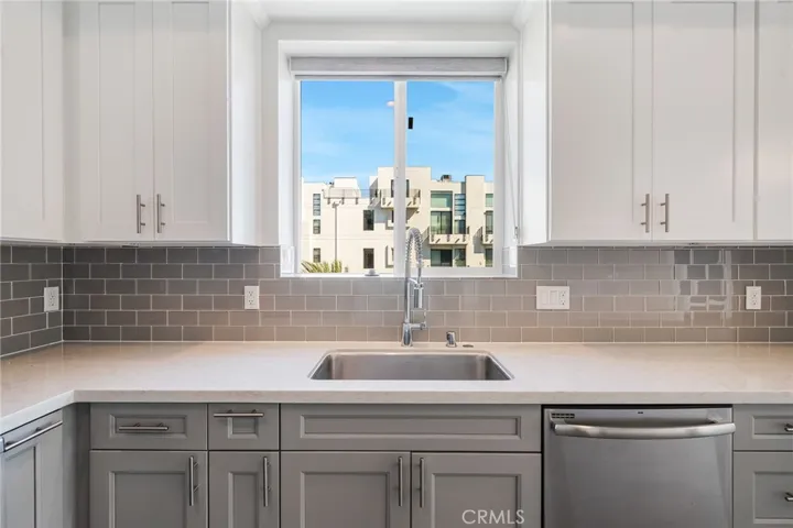 1055 S Serrano Avenue 403, Los Angeles, California 90006 — photo 5