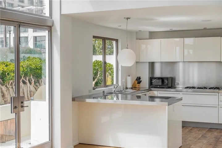 11 Marine Terrace 3, Santa Monica, California 90401 — photo 5