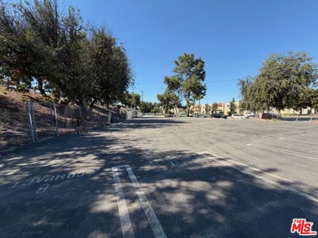18300 Burbank Boulevard, Tarzana, California 91356 — photo 4