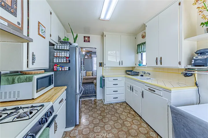 1060 S Rebecca, Pomona, California 91766 — photo 5