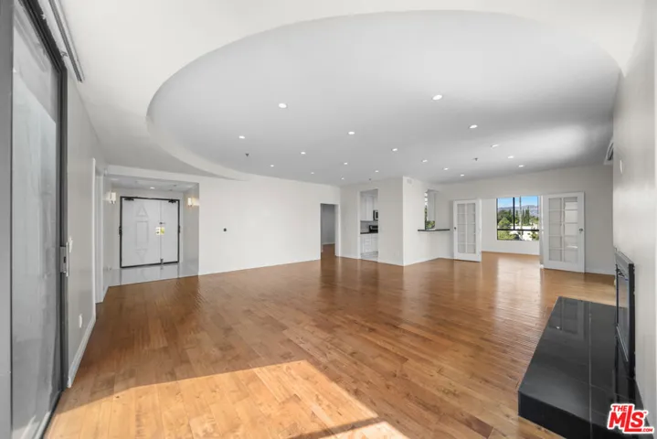 326 Westminster Avenue 404, Los Angeles, California 90020 — photo 4