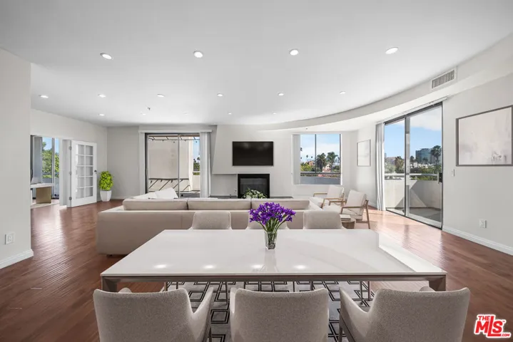 326 Westminster Avenue 404, Los Angeles, California 90020 — photo 5