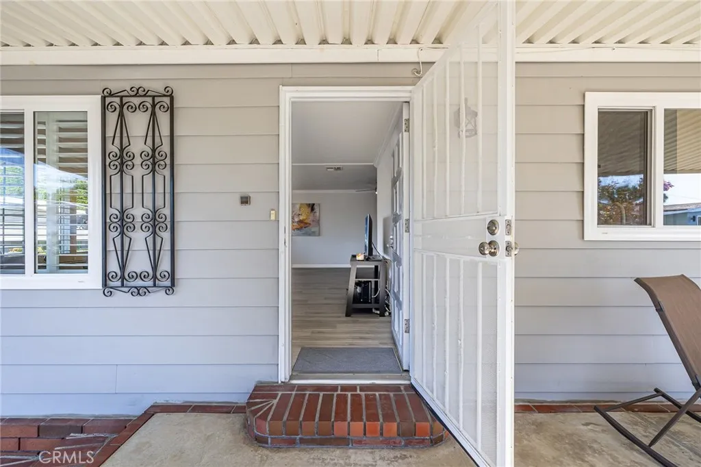 Entry into Your Large, Open Living Room! Welcome Home!
