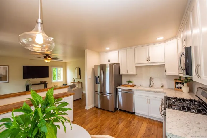4612 Kleefeld, San Diego, California 92117 — photo 4