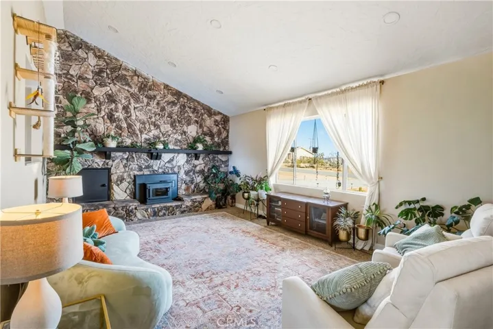 58271 Caliente, Yucca Valley, California 92284 — photo 4