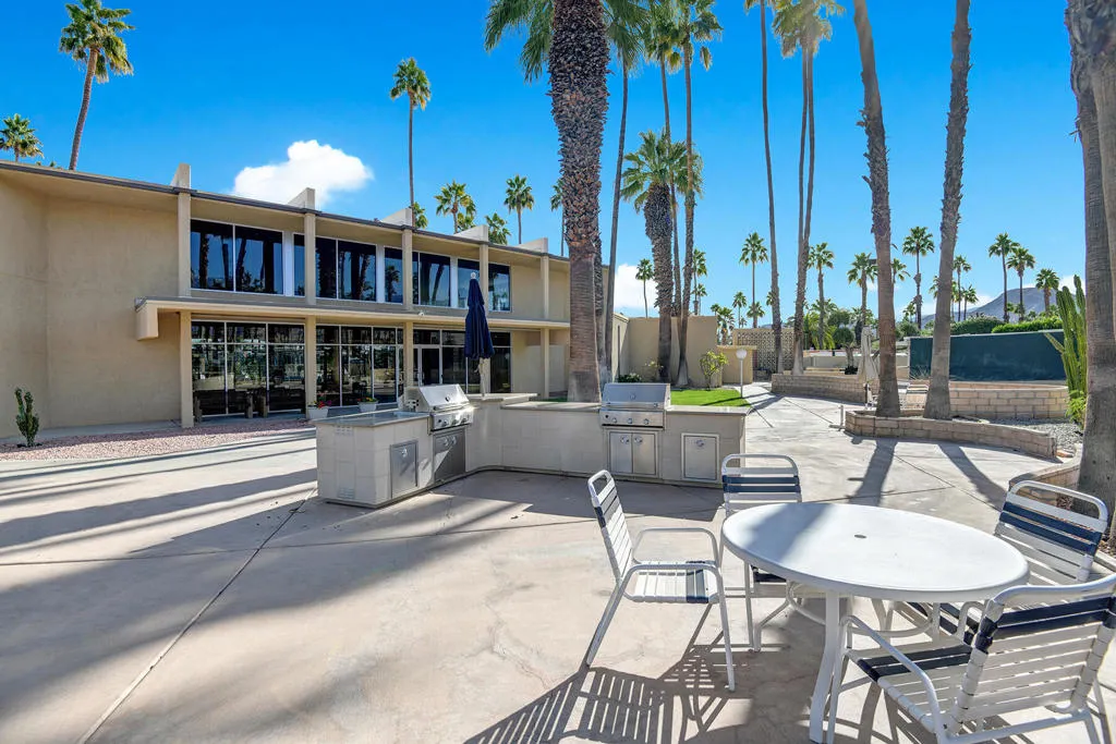 COMMUNITY BBQ AREA.jpg mls