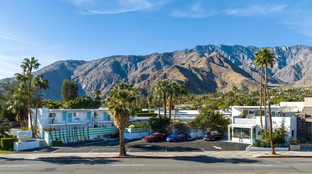 2525 Palm Canyon Dr