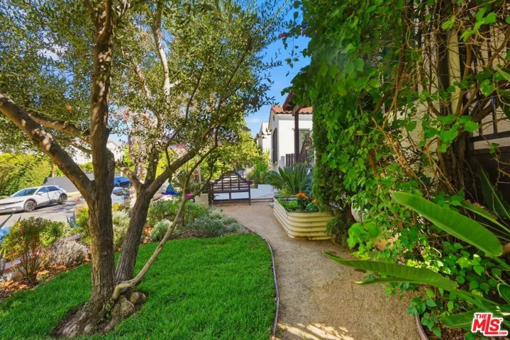 1042 S Stanley Avenue, Los Angeles, California 90019 — photo 5