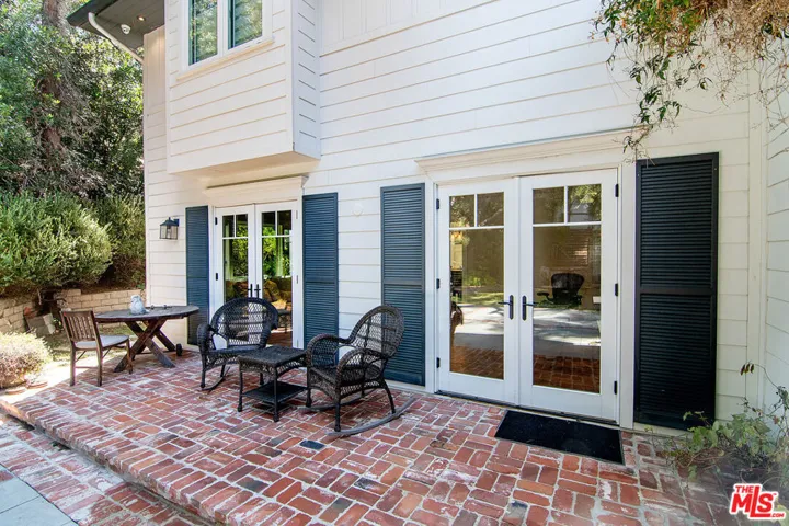 9530 Moonridge Terrace Place, Los Angeles, California 90210 — photo 4