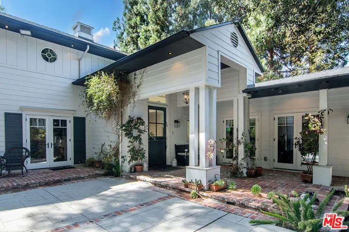 9530 Moonridge Terrace Place, Los Angeles, California 90210 — photo 5