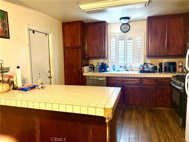1603 James Court, Redlands, California 92374 — photo 4