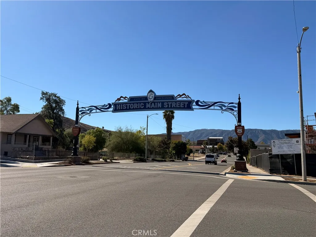 Less than 1-mile from Historical Downtown area.