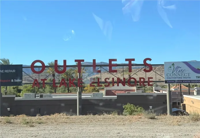 Lake Elsinore Outlets.