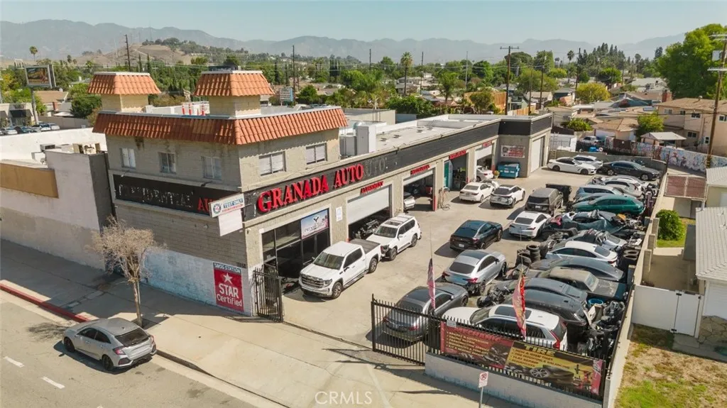 11050 Woodley Ave