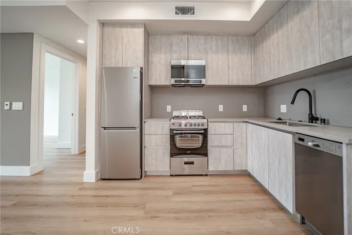2828 London Street 305, Los Angeles, California 90026 — photo 4