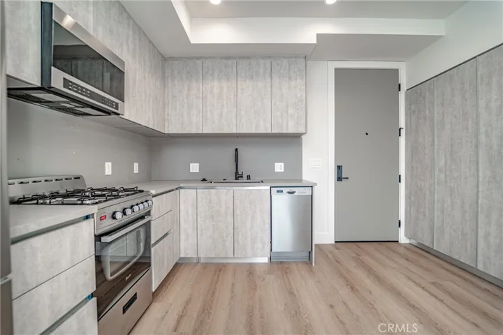 2828 London Street 305, Los Angeles, California 90026 — photo 5