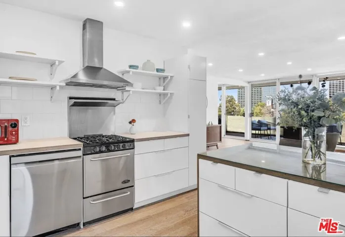 3625 Fredonia Drive 2, Los Angeles, California 90068 — photo 4
