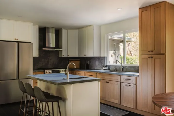 3126 Oakcrest Drive, Los Angeles, California 90068 — photo 4