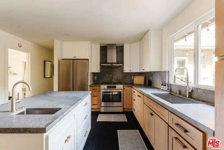 3126 Oakcrest Drive, Los Angeles, California 90068 — photo 5