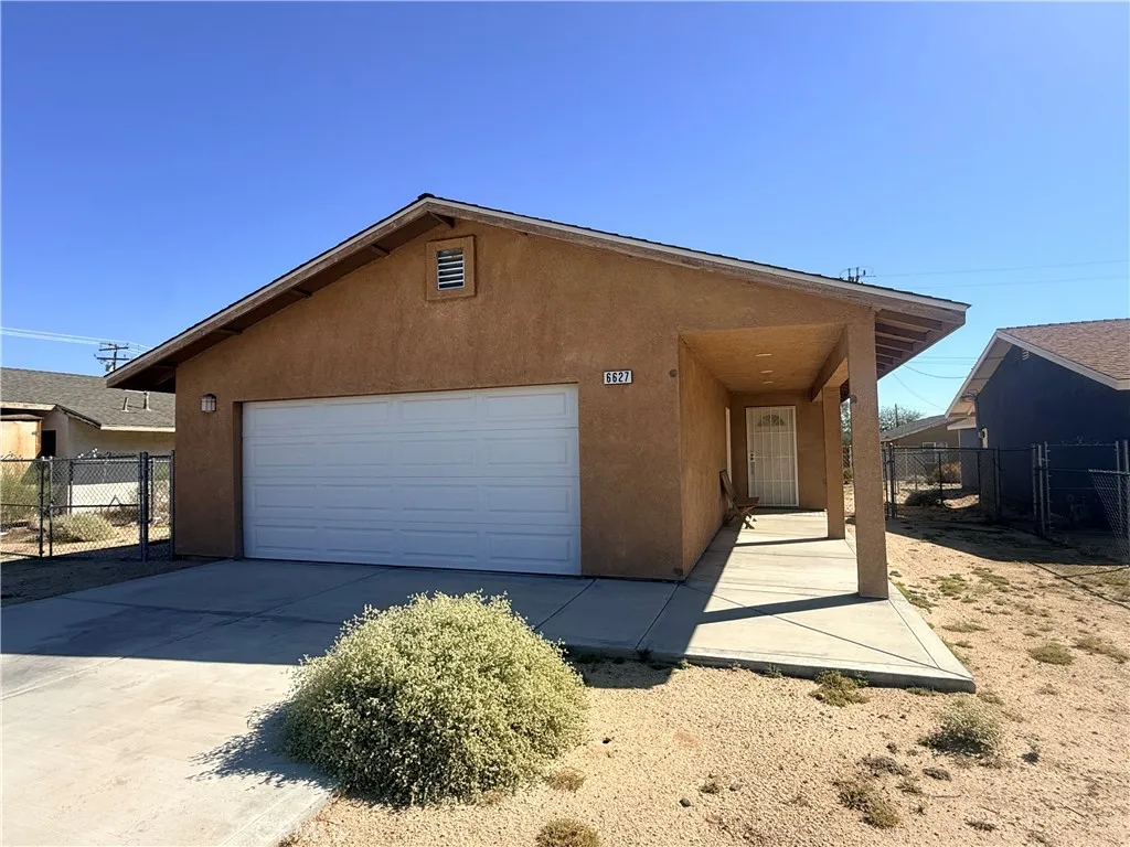 6627 Smoketree