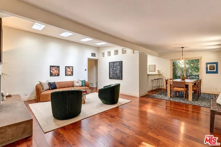 8513 Walnut Drive, Los Angeles, California 90046 — photo 5